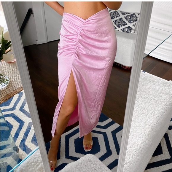 Zara satin silky pastel pink scrunched skirt - Picture 7 of 10